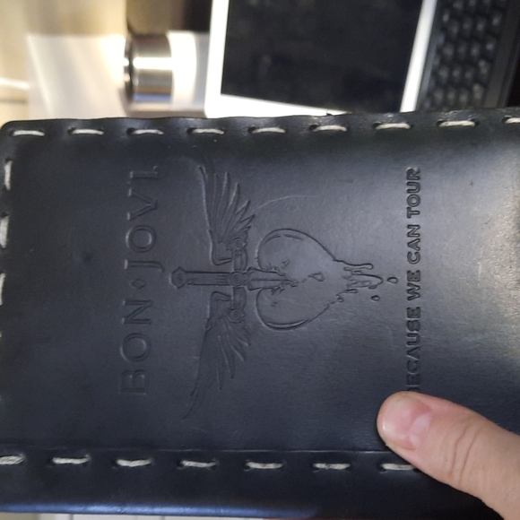 Bon Jovi VIP pkg Because we can tour leather bound photo album VIP tag/lanyard - Picture 5 of 5